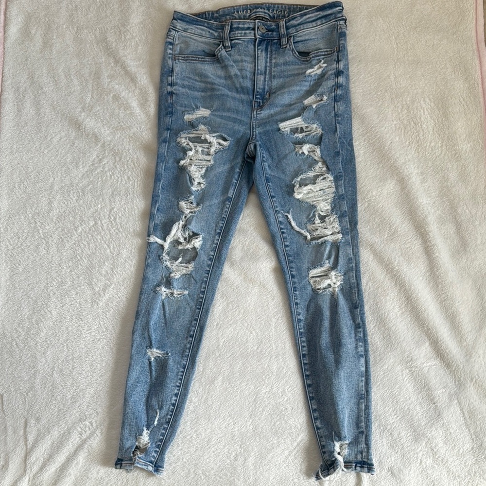 Distressed Super Hi-Rise Jegging